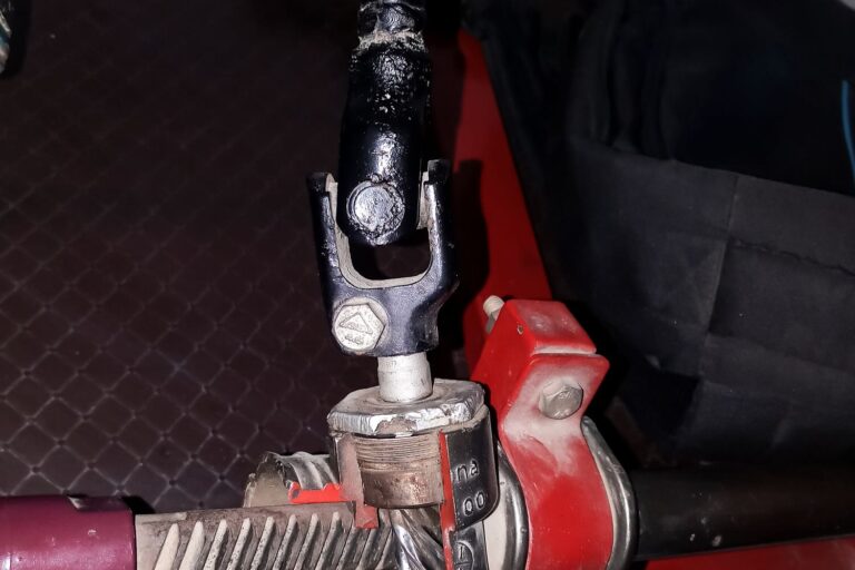 Steering mechanism Close-up of a rack and pinion steering mechanism.